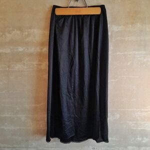 491a. black vintage Vanity Fair nylon midi 90s slip skirt with slit, M